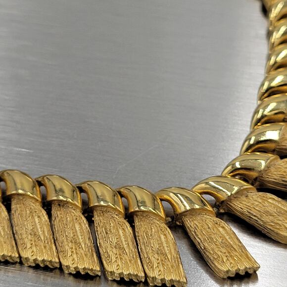 Vtg Cleopatra Choker Necklace 17" Gold Tone Egyptian Chunky Tassel Link Collar - Picture 4 of 12